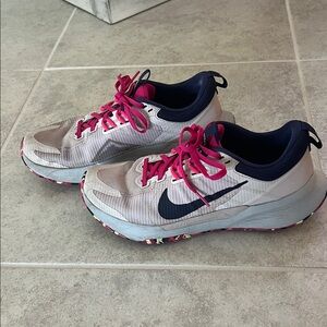 • Nike Trail Women's Athletic Sneakers, 8.5 •